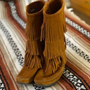 Minnetonka Size 9 Fringe Boots